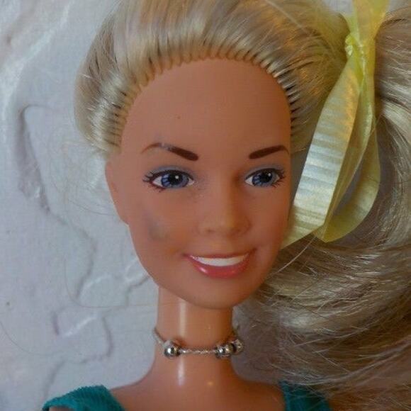 1997 Sabrin Teenage Witch Doll Hasbro with Barbie Dress Blond Blue Eyes VTG - Picture 2 of 12